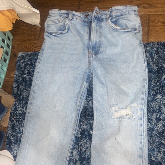 Zara Light Washed Distressed Jeans - Picture 3 of 4